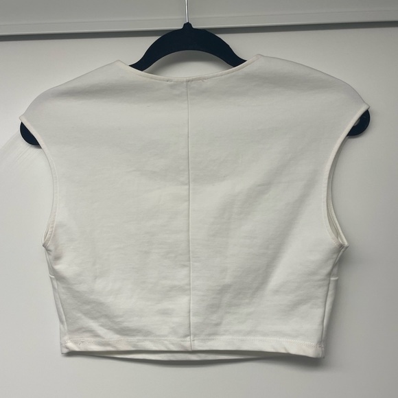 White slightly cropped Zara shirt - Picture 2 of 2